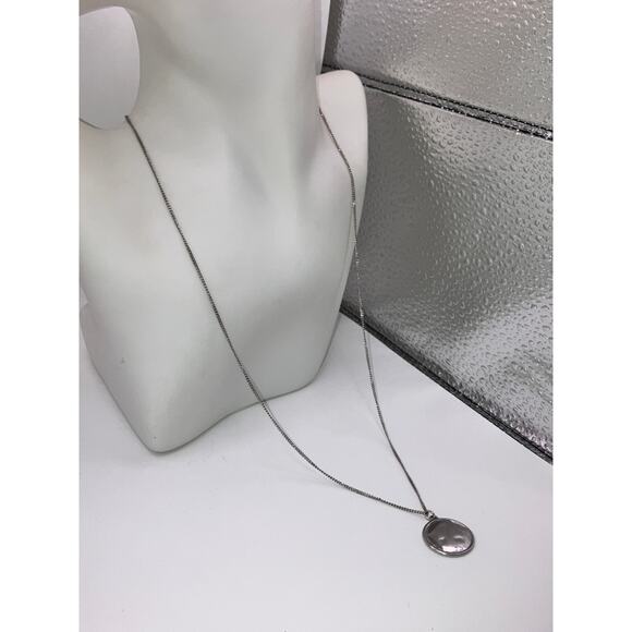 Silver-Tone Hammered Round with Edge Pendant 24.25" Necklace! - Picture 10 of 13